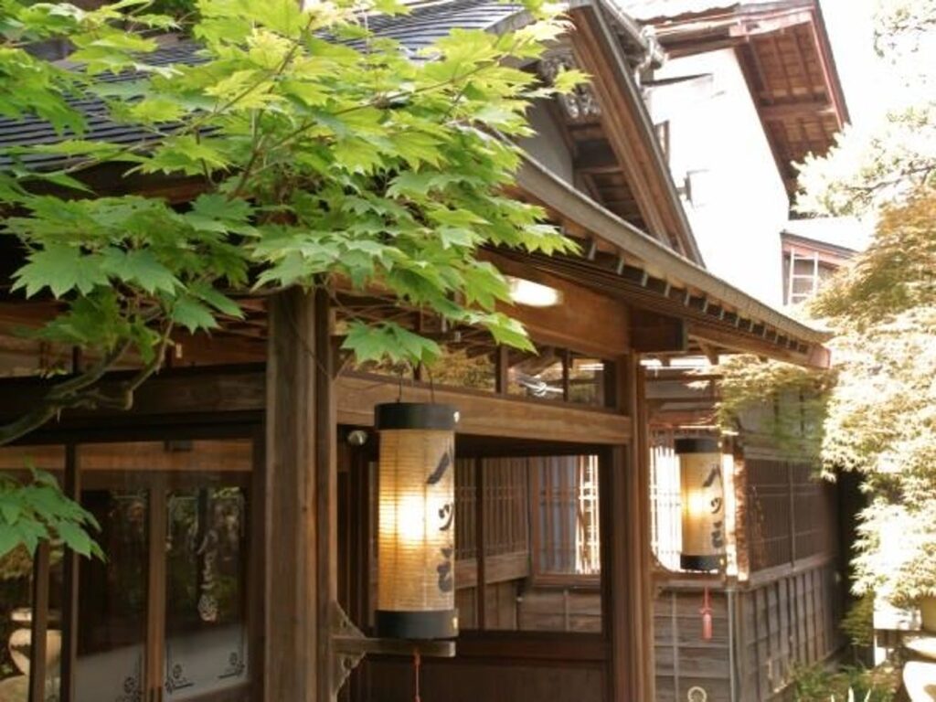 料亭旅館　八ツ三館