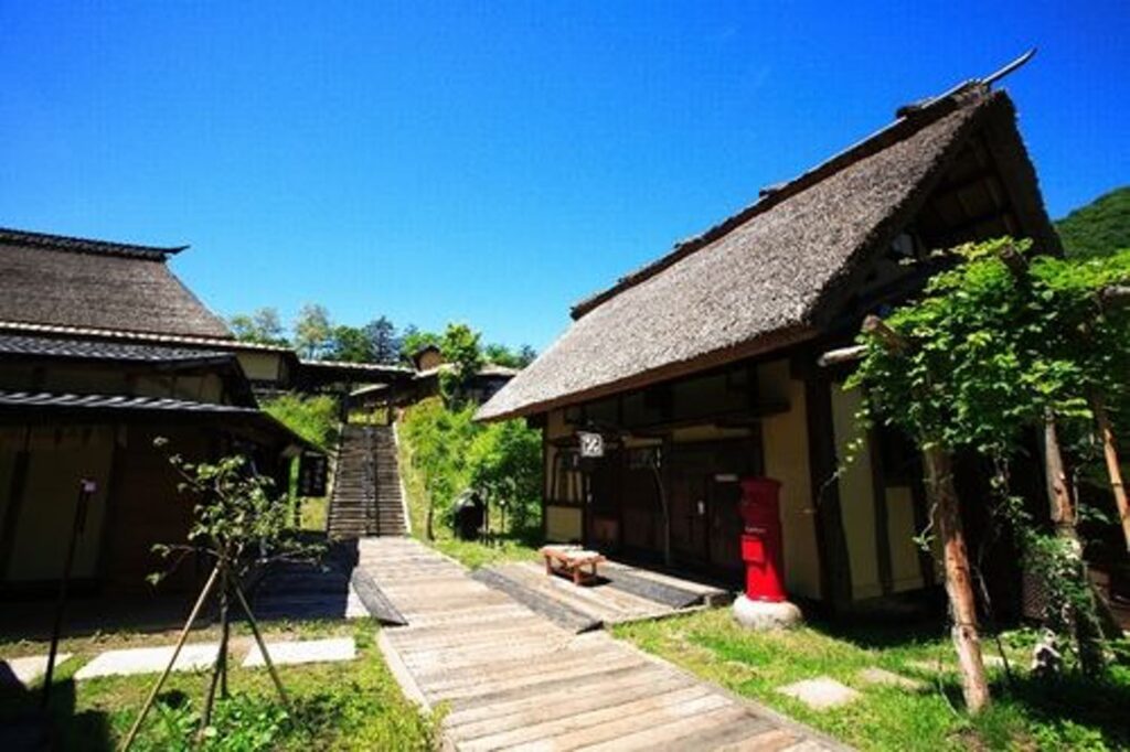 かやぶきの郷　薬師温泉　旅籠