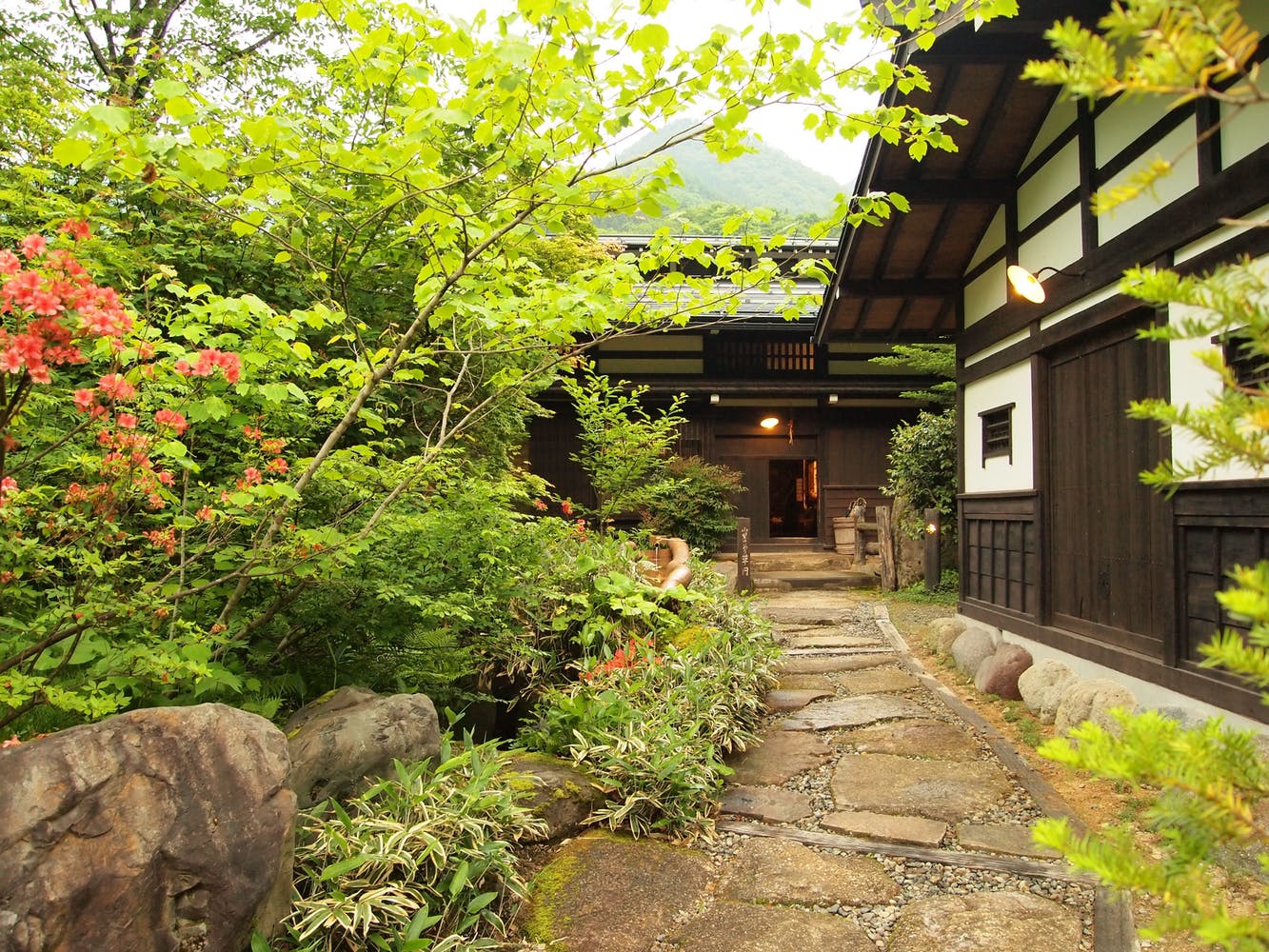 山里のいおり　草円 写真1
