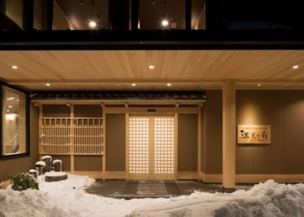 天然温泉露天風呂全室完備　満天の宿