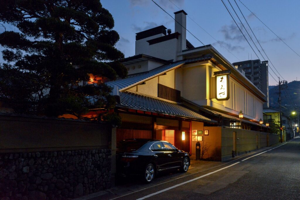 割烹旅館　もみや
