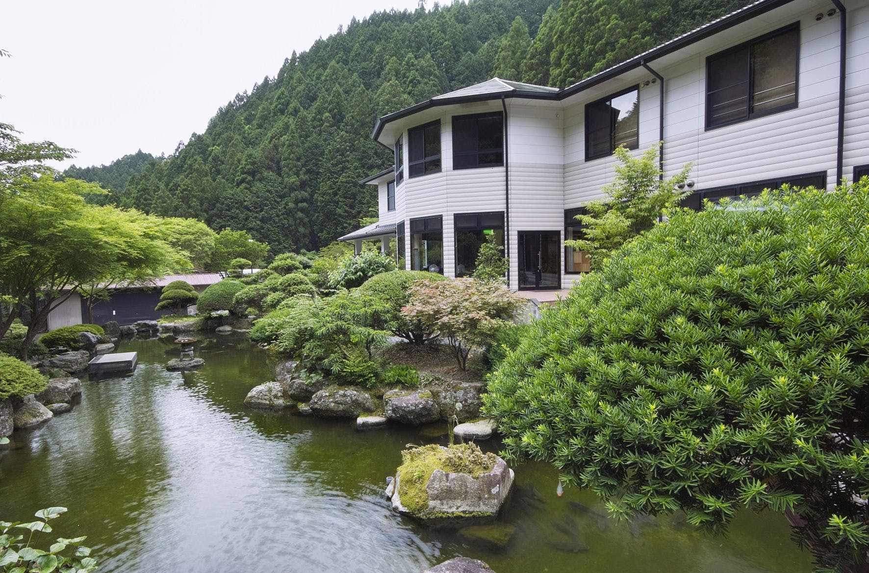 船山温泉　　山の中、川のほとりの、小さな一軒宿！ 写真1