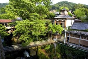 修善寺温泉　湯回廊　菊屋　　　静寂に包まれる夜ならば月の輝き！ 写真