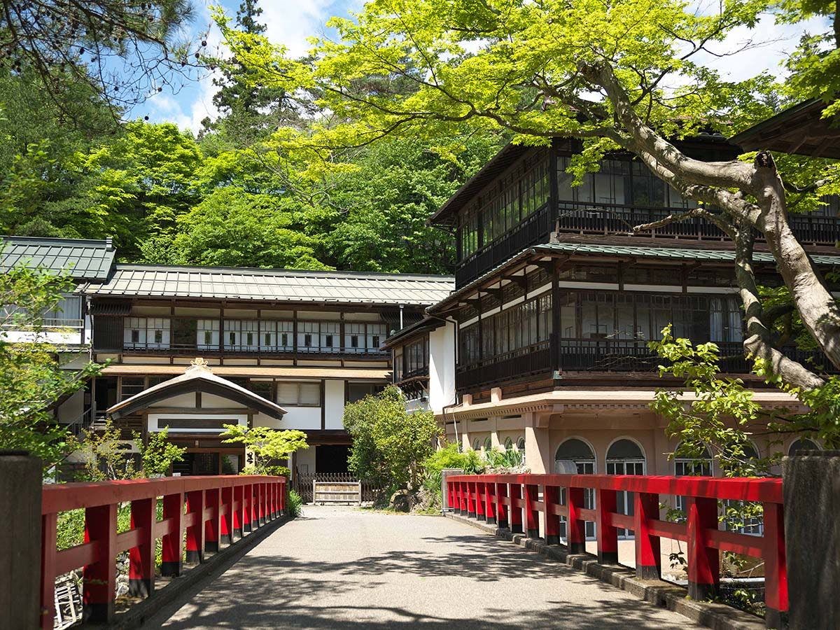 積善館（佳松亭・山荘）　　4万の病を治すと伝わる名湯！ 写真1